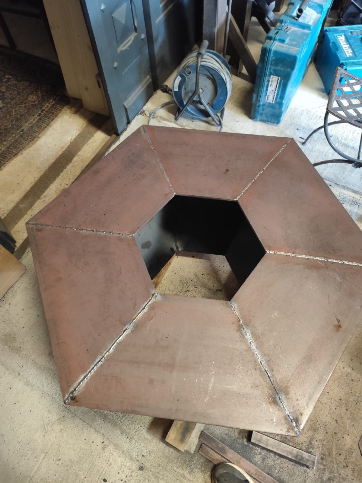Brasero hexagonal en acier — vue principale