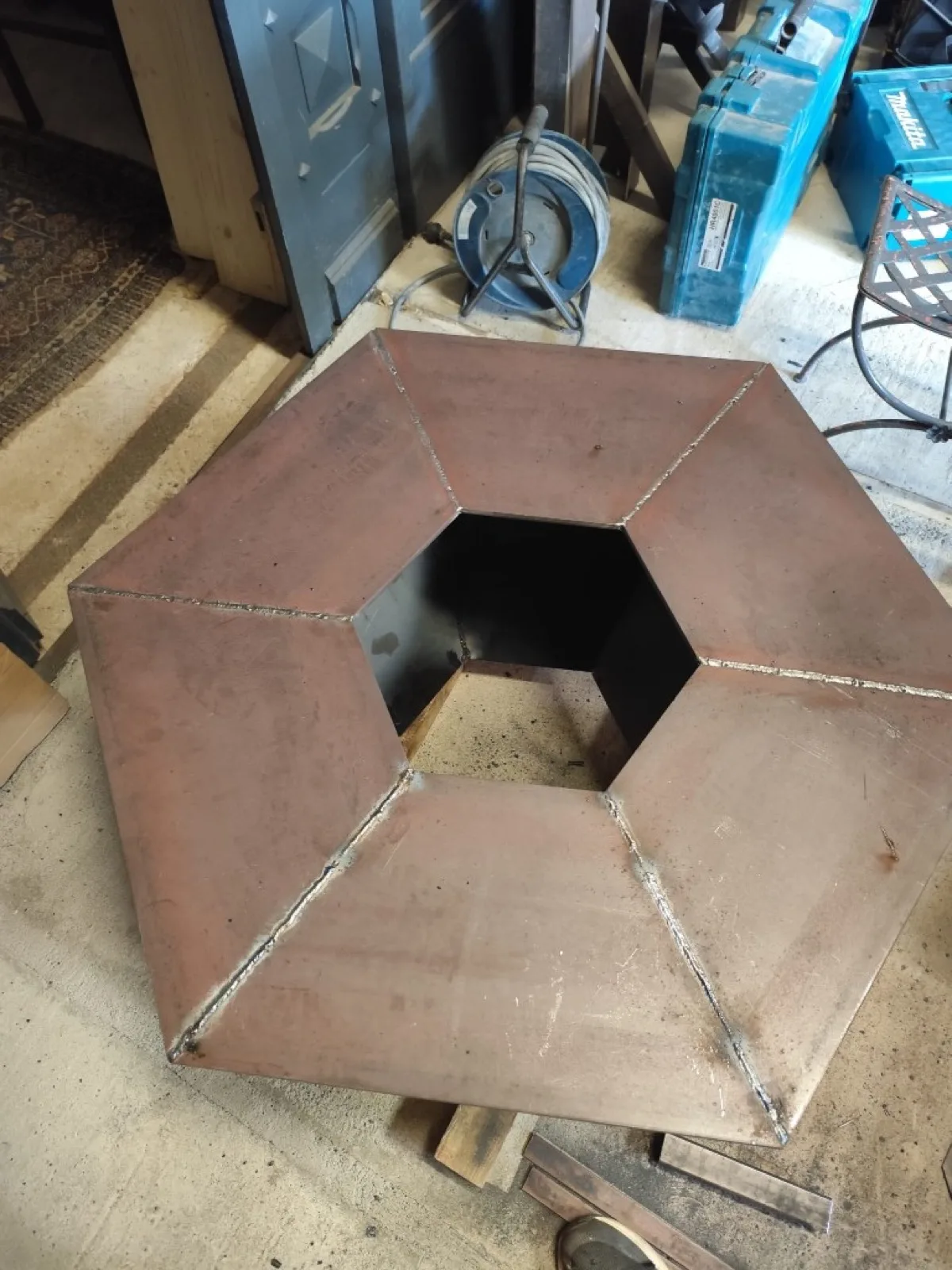 Brasero hexagonal en acier — vue principale